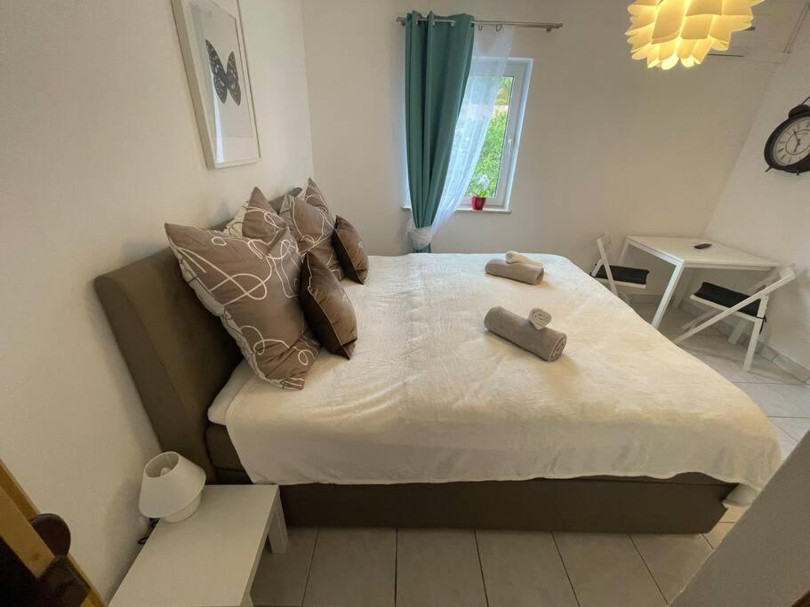 Enna Apartment 2 Perfect Location 메덜린 외부 사진